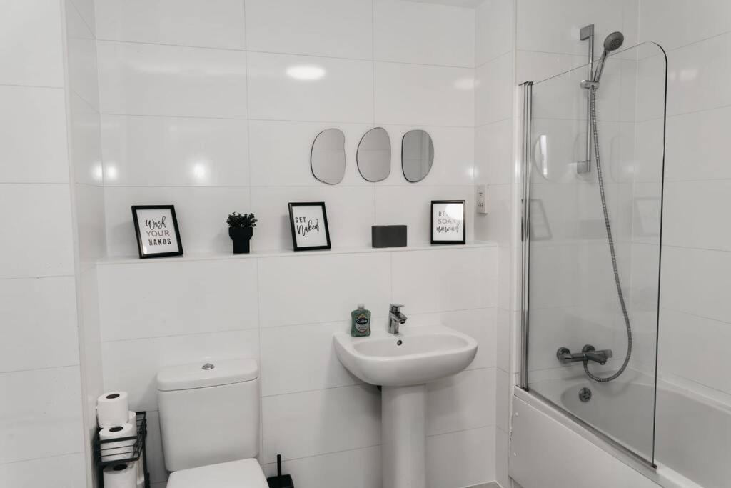 Stunning Modern Heart Of The City Apartment Шефилд Екстериор снимка