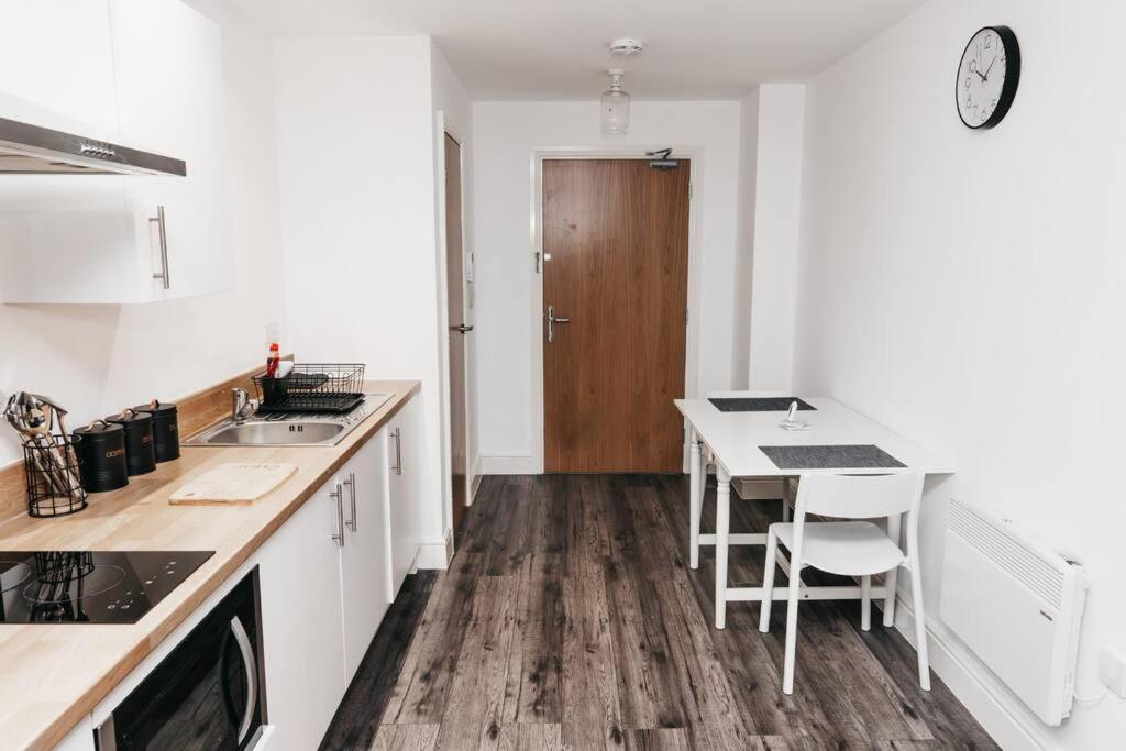 Stunning Modern Heart Of The City Apartment Шефилд Екстериор снимка